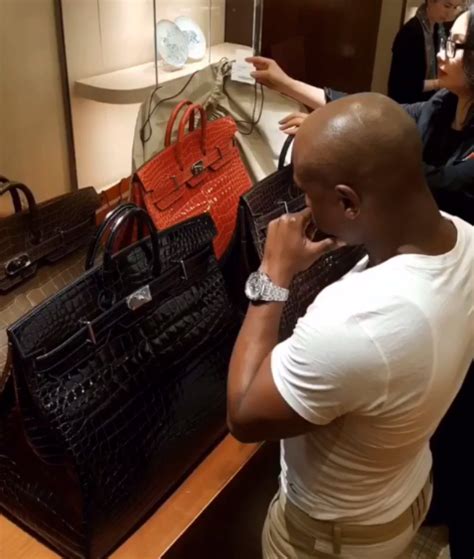 Floyd Mayweather Splurges 0,000 On Hermes Bags